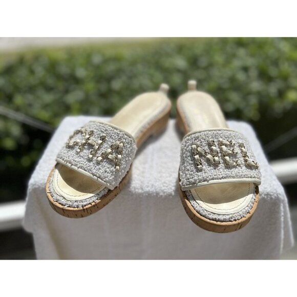 CHANEL 21C Signature White Chain Tweed Mules Slide Cork 39.5 🤍🤍 - Picture 1 of 6